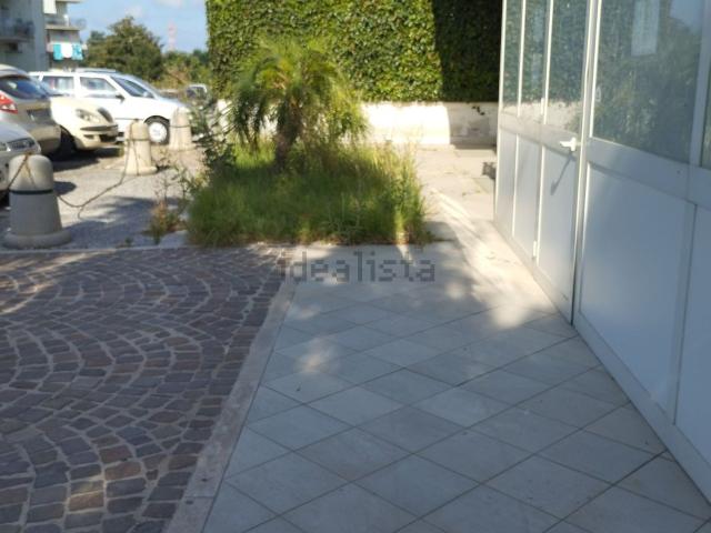 Locale in vendita di 90 m² in Via Crocillo