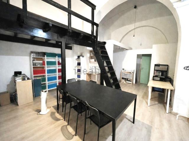 Locale in vendita di 70 m² in Via dei Campani