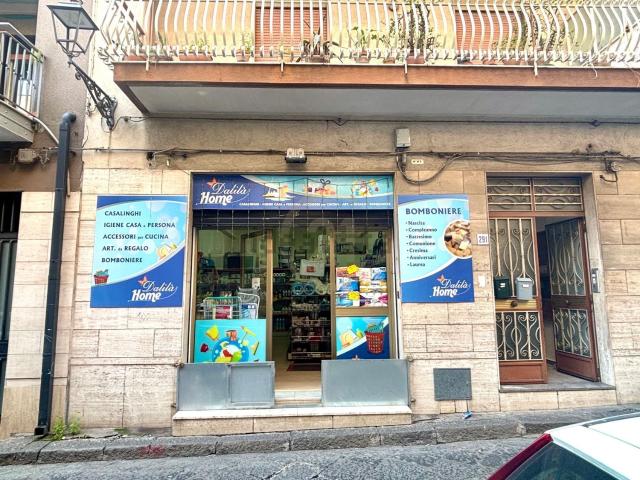 Locale in vendita di 70 m² in Via dei Vespri, 289