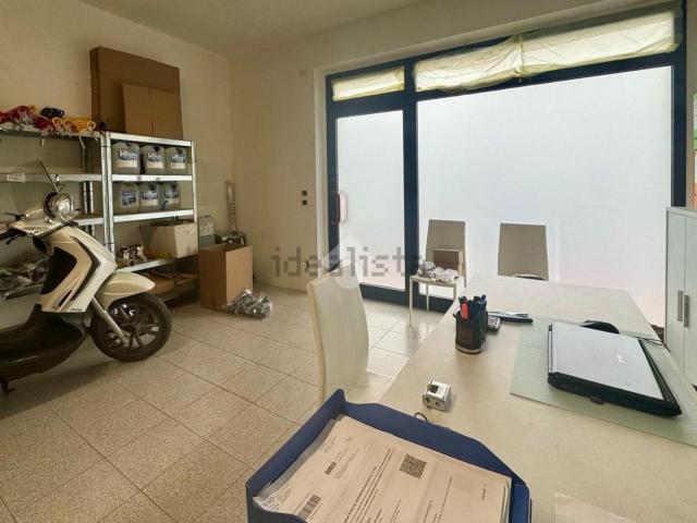 Locale in vendita di 70 m² in Via della Cooperazione, 12