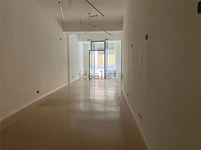 Locale in vendita di 70 m² in Via Emilia Santo Stefano