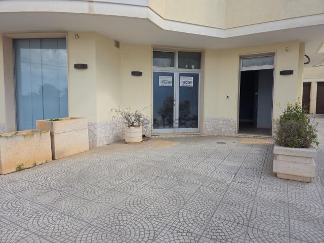 Locale in vendita di 70 m² in Via Filippo Turati
