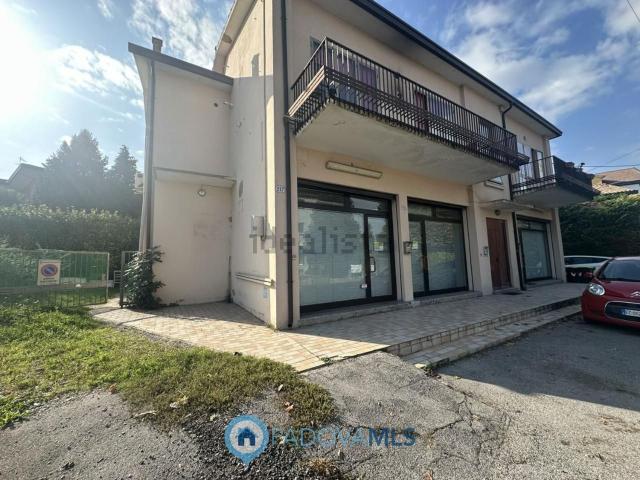 Locale in vendita di 70 m² in Via Fornaci