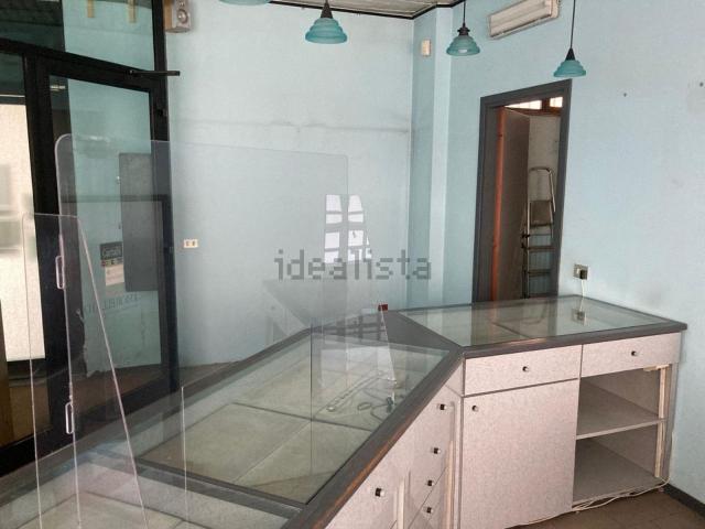 Locale in vendita di 70 m² in Via Fratelli Cervi