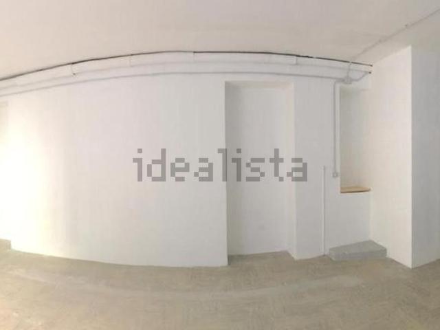 Locale in vendita di 70 m² in Via Fratelli Pellas