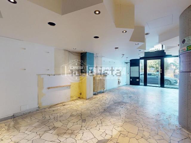 Locale in vendita di 70 m² in Via G. Donizetti, 31