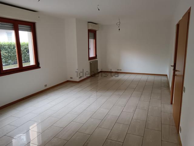 Locale in vendita di 70 m² in Via G. Suardi