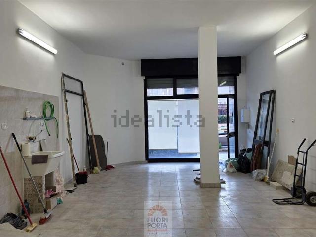 Locale in vendita di 70 m² in Via G. Spadolini, 43