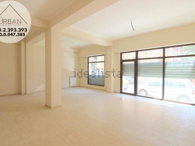 Locale in vendita di 70 m² in Via Gabriele D&apos Annunzio