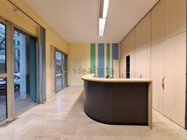 Locale in vendita di 70 m² in Via Giuseppe Notari