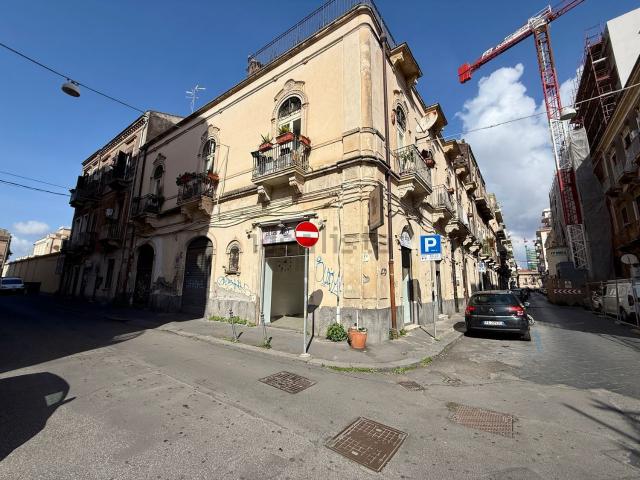 Locale in vendita di 70 m² in Via Giuseppe Simili, 19