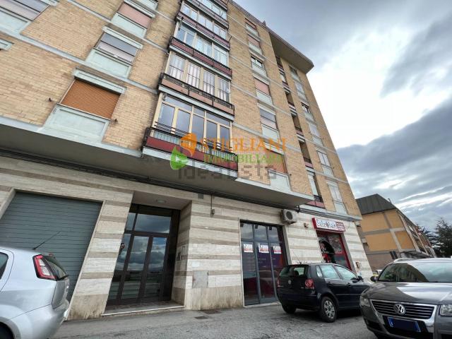 Locale in vendita di 70 m² in Via IV Novembre