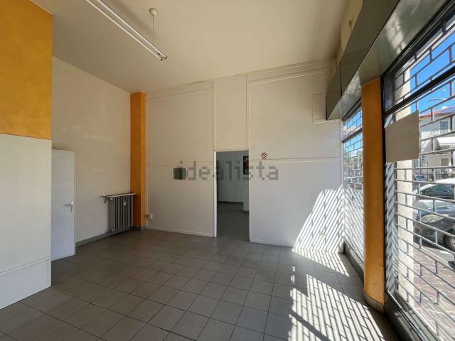 Locale in vendita di 70 m² in Via Lombardi Don Gian Battista, 19