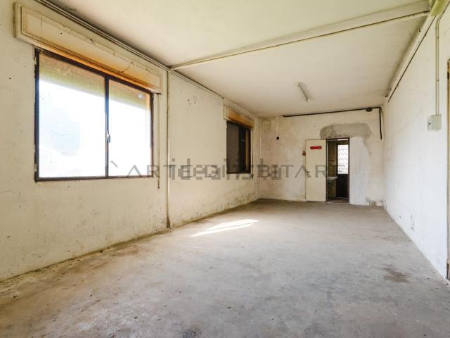 Locale in vendita di 70 m² in Via Luigi Settembrini