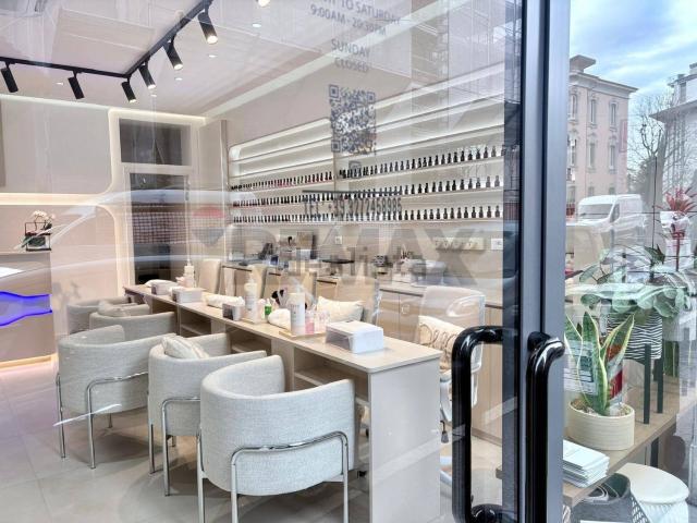 Locale in vendita di 70 m² in Via Masone, 2