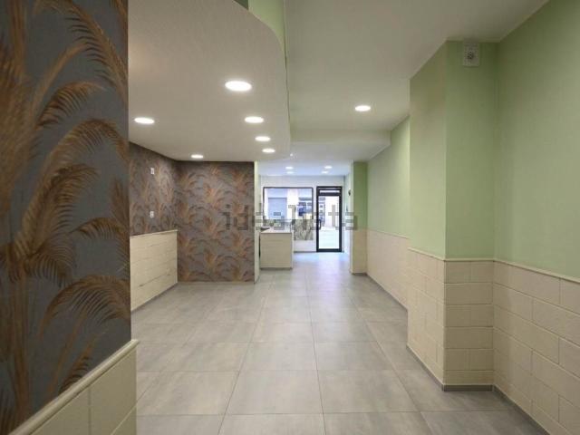 Locale in vendita di 70 m² in Via Mauro Amoruso Manzari, 80