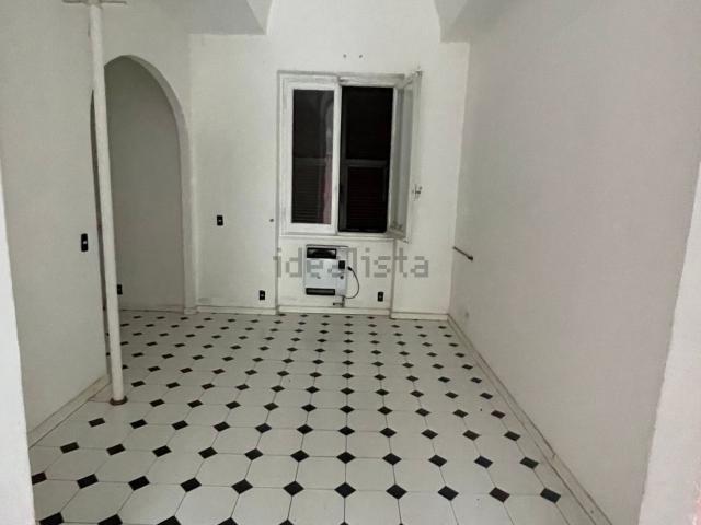 Locale in vendita di 70 m² in Via Medicina