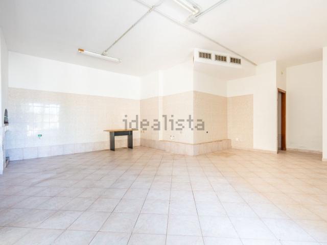 Locale in vendita di 70 m² in Via Milano, 22