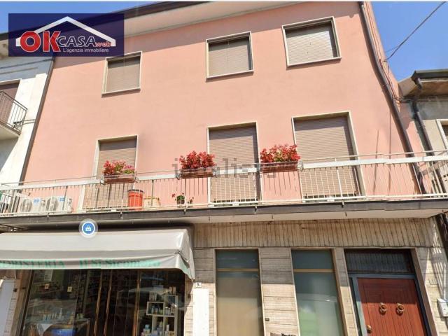 Locale in vendita di 70 m² in Via Montemezzi, 9