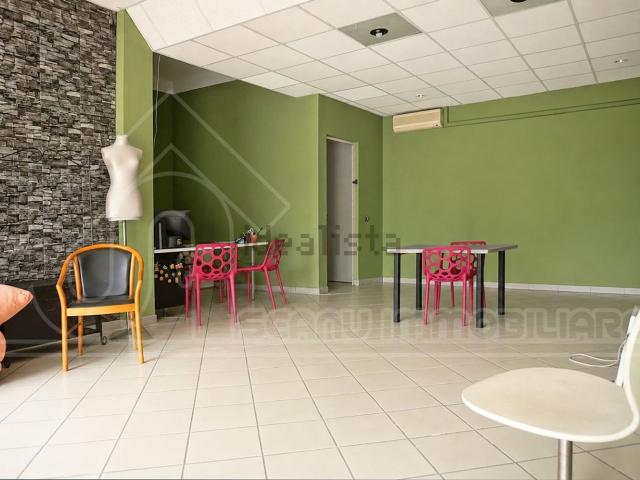 Locale in vendita di 70 m² in Via Nazionale