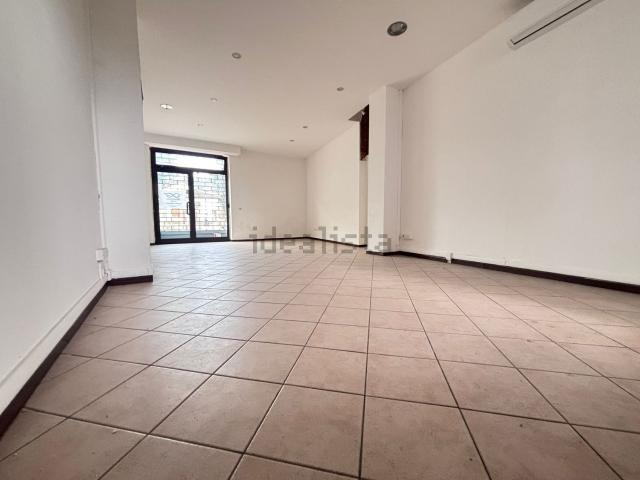 Locale in vendita di 70 m² in Via Pavia, 25