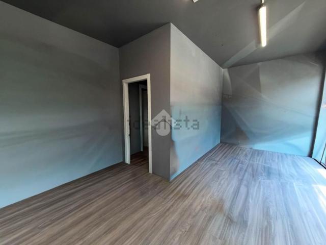 Locale in vendita di 70 m² in Via Pirovano, 10