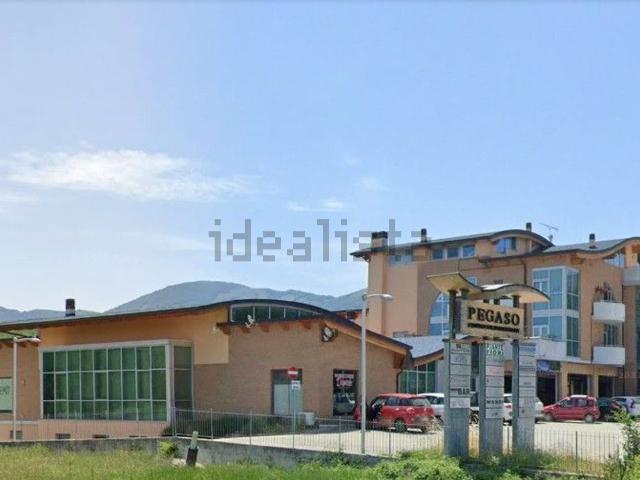 Locale in vendita di 70 m² in Via Provinciale