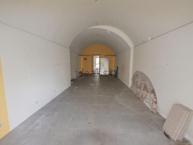 Locale in vendita di 70 m² in Via Roma, 172