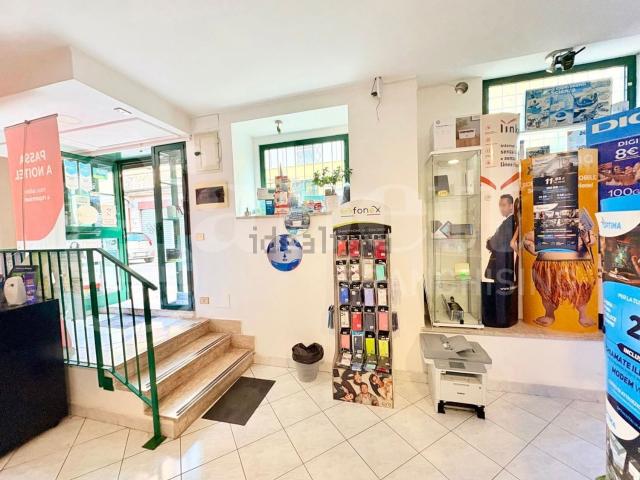 Locale in vendita di 70 m² in Via S.Pellico, 2