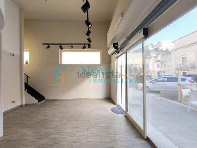 Locale in vendita di 70 m² in Via Santa Maria la Nova