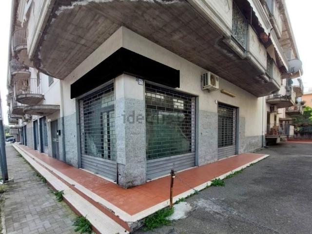Locale in vendita di 70 m² in Via Salvo D&apos Acquisto, 27