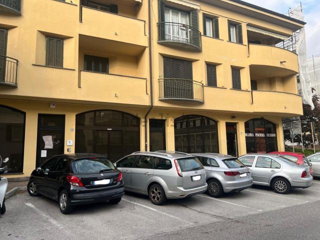 Locale in vendita di 70 m² in Via Solferino, 11