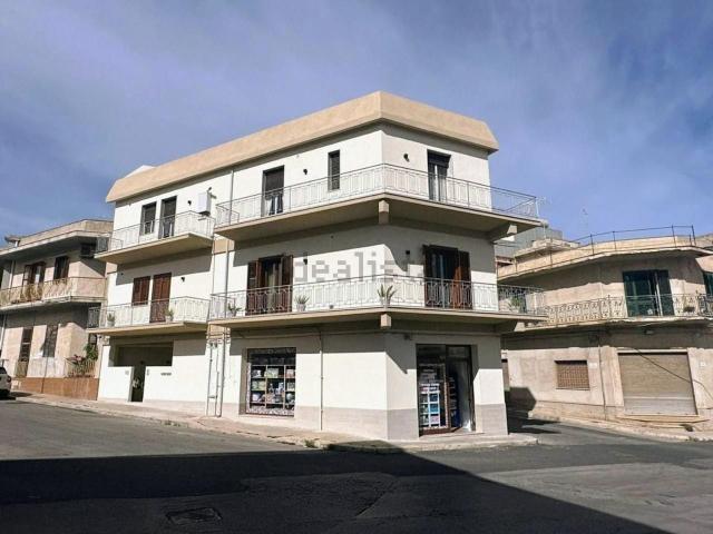 Locale in vendita di 70 m² in Via Statale, 55