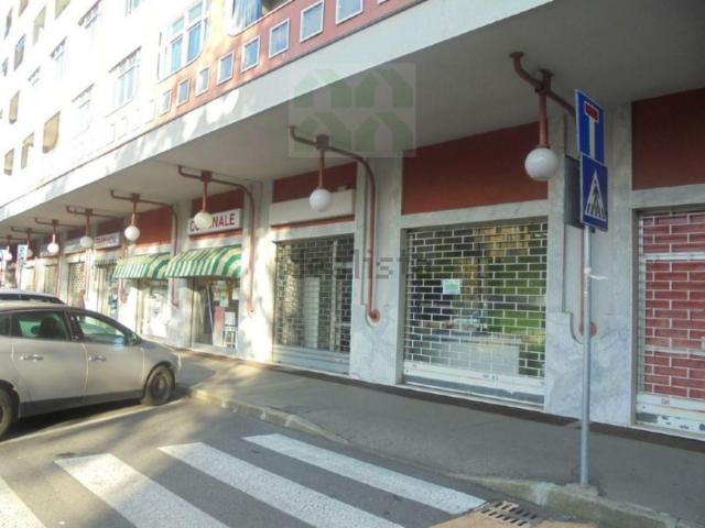 Locale in vendita di 70 m² in Viale Carrù