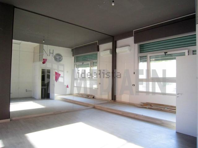 Locale in vendita di 70 m² in Viale Della Repubblica, 9