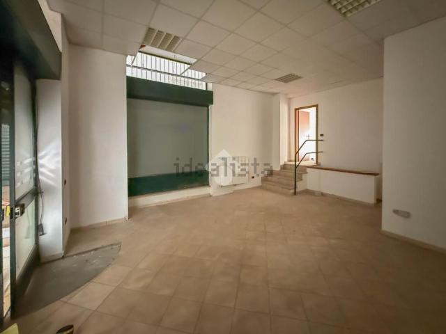 Locale in vendita di 70 m² in Viale Fratelli Cervi, 8