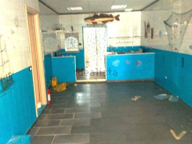 Locale in vendita di 70 m² in Viale Giorgio Morandi, 175