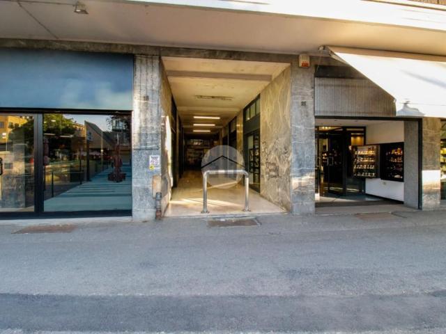 Locale in vendita di 70 m² in Viale Repubblica, 21