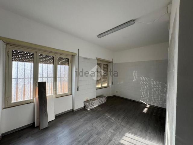 Locale in vendita di 70 m² in Via Nettunense, 250