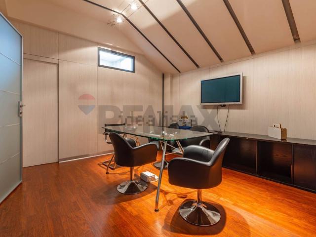 Locale in vendita di 713 m²