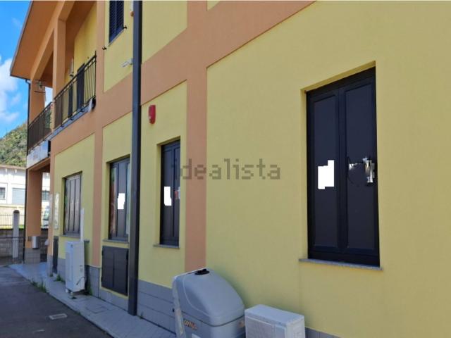 Locale in vendita di 713 m² in Via Industriale