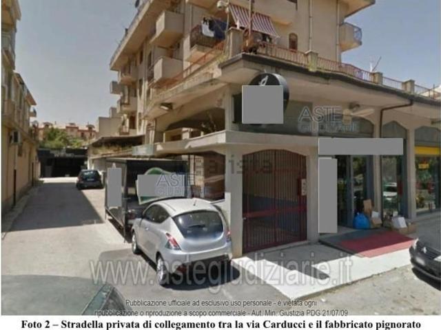 Locale in vendita di 716 m² in Via Giosuè Carducci