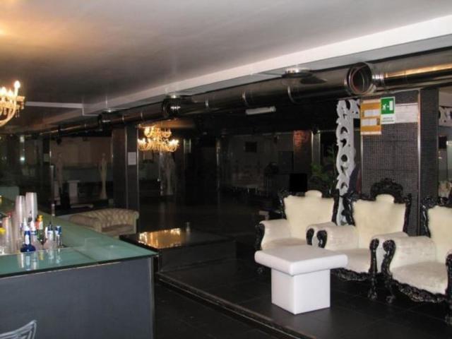 Locale in vendita di 716 m² in Via Giosuè Carducci