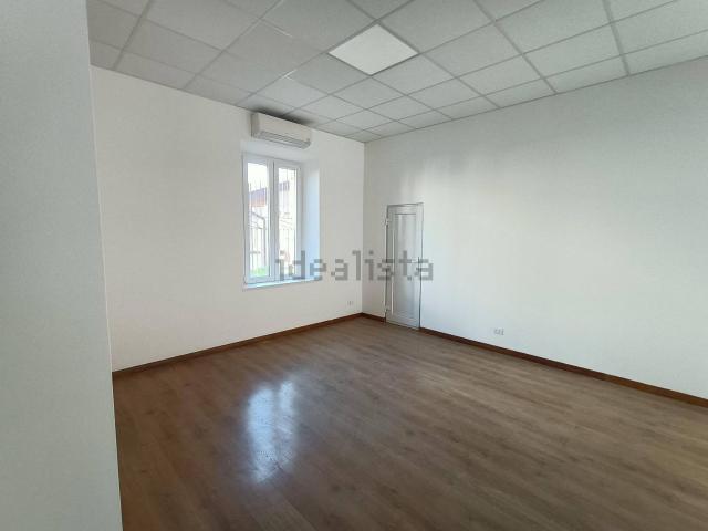 Locale in vendita di 71 m² in Via Vittorio Emanuele III, 10