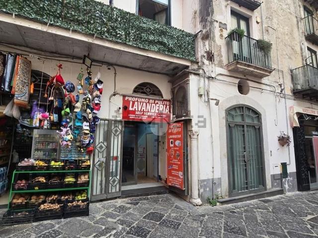 Locale in vendita di 71 m² in Via Antonio Mazza, 12