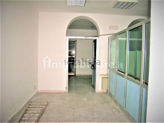 Locale in vendita di 71 m² in Via Bixio