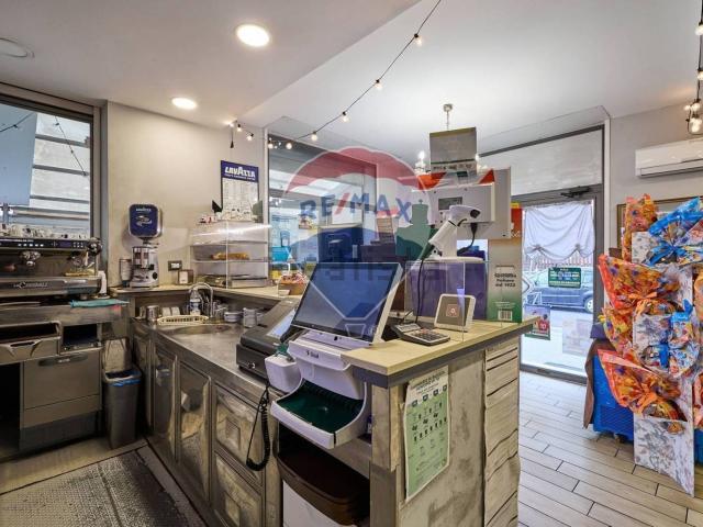 Locale in vendita di 71 m² in Via di Casal dei Pazzi, 79