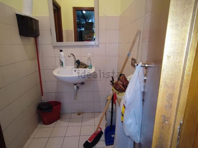 Locale in vendita di 71 m² in Via Francesco Merlini