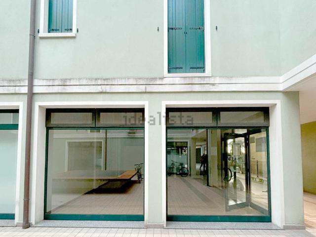 Locale in vendita di 71 m² in Via Julia