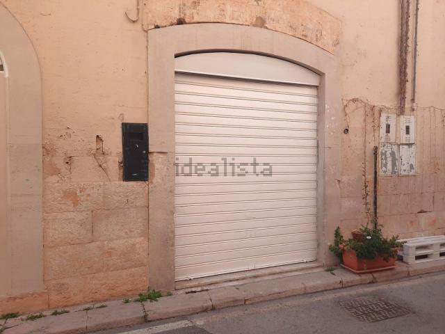 Locale in vendita di 71 m² in Via Messina